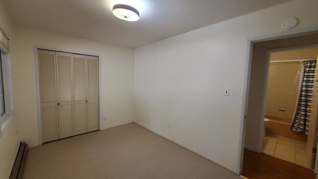 Building Photo - LONG-TERM RENTAL: Great Cedar Flat Home with Carport & Gas Fireplace!