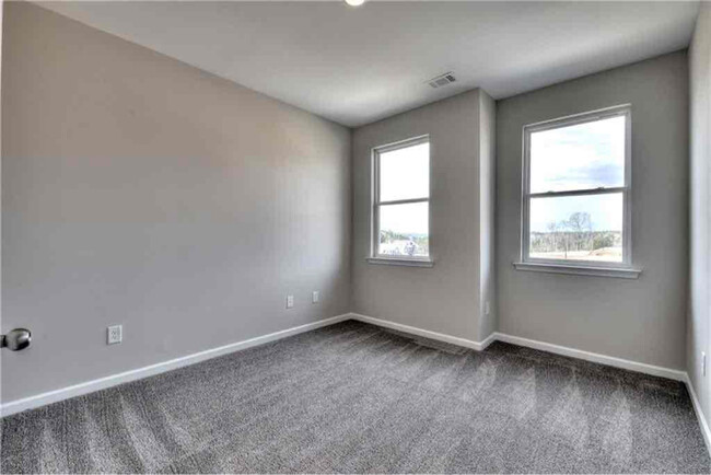 Building Photo - 265 Eva Wy