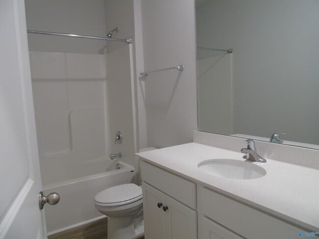 Building Photo - 207 List Rd