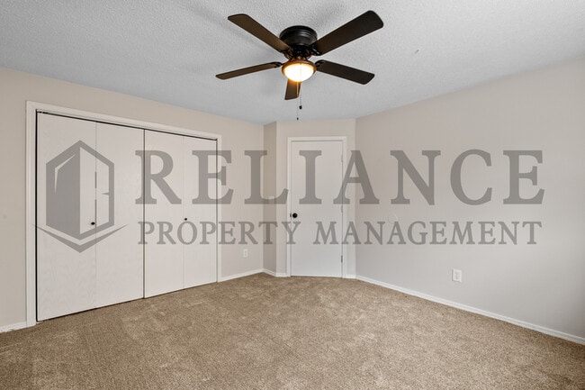 Building Photo - 215 Peachwood Dr