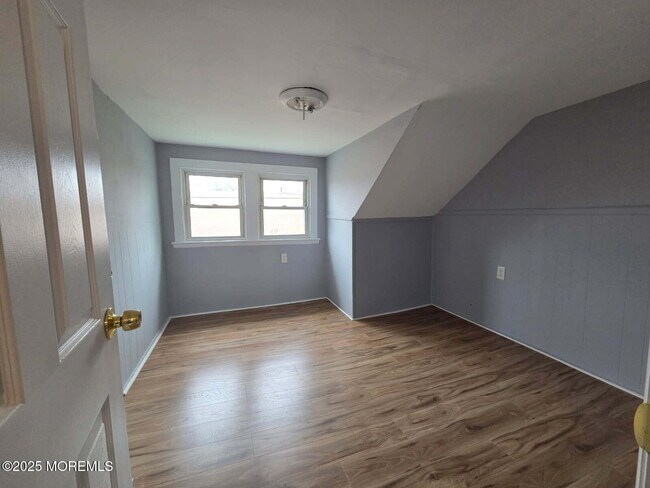 Building Photo - 1115 9th Ave