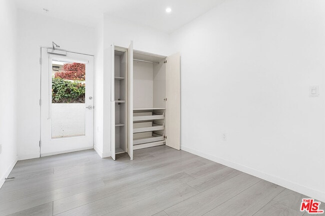 Building Photo - 1526 Armacost Ave