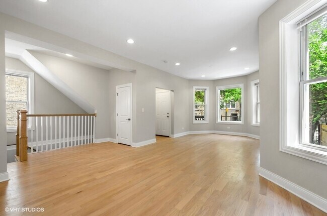 Building Photo - 5816 N Ridge Ave