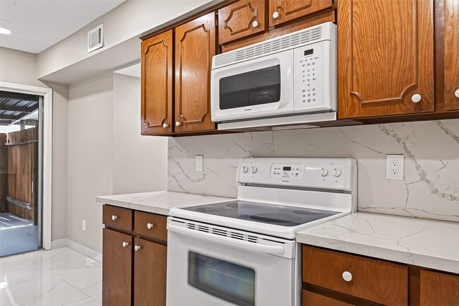 Building Photo - 6649 De Moss Dr