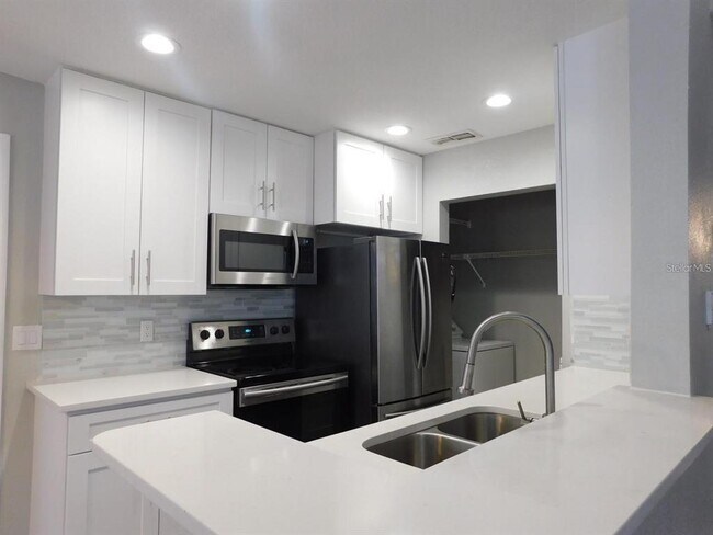 Building Photo - 1077 S Hiawassee Rd