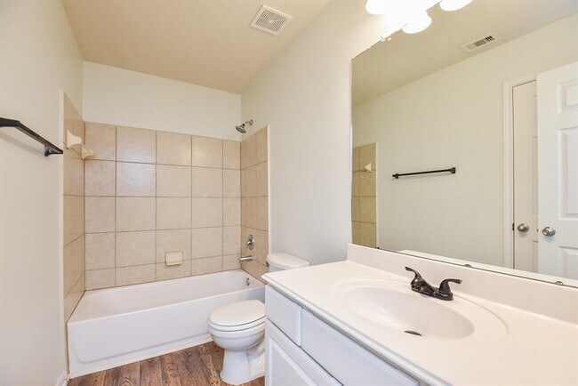 Building Photo - 3102 Apple Dale Dr