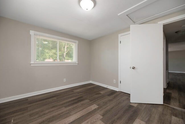 Building Photo - 210 Balfour Dr