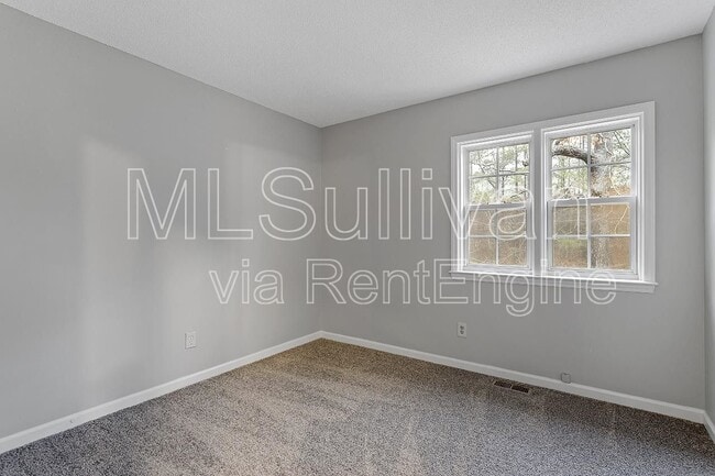 Building Photo - 2200 Anthony Dr