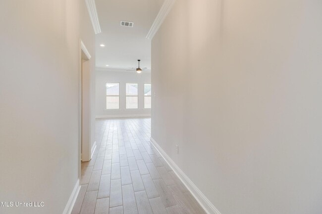 Building Photo - 15235 High Point Dr