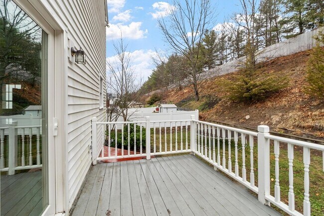 Building Photo - 29 Lamplighter Ln