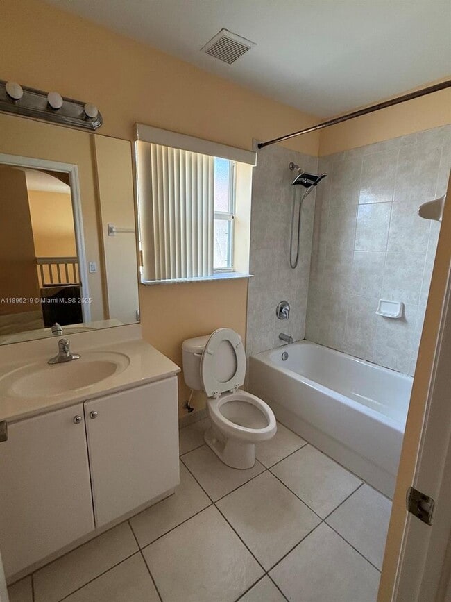 Building Photo - 8899 SW 220th Ln