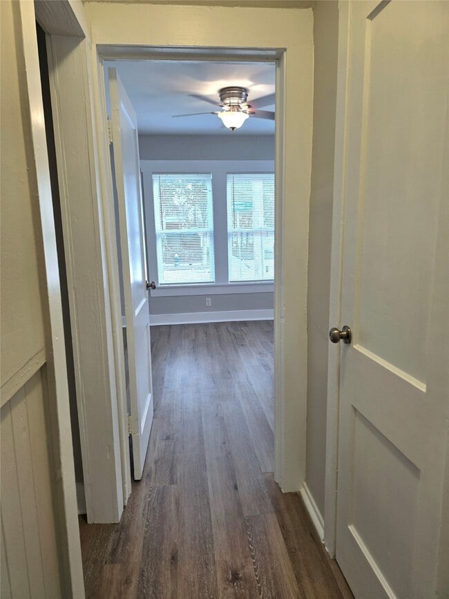 Building Photo - 2816 St Emanuel St