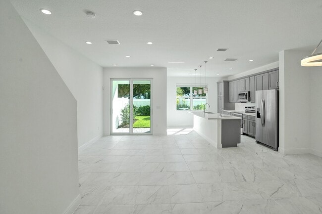 Building Photo - Gorgeous Brand New 3 Bedroom 2 Bath (2-story) Townhouse in Deerfield Beach