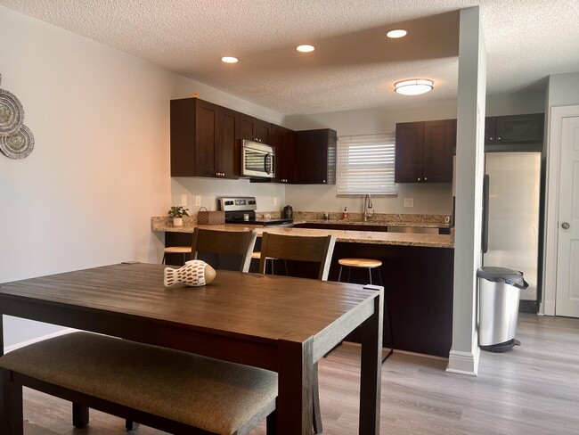 Building Photo - 141 E Riverside Dr