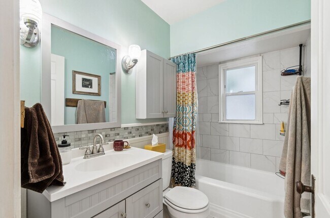Building Photo - 2996 Woodbine Pl