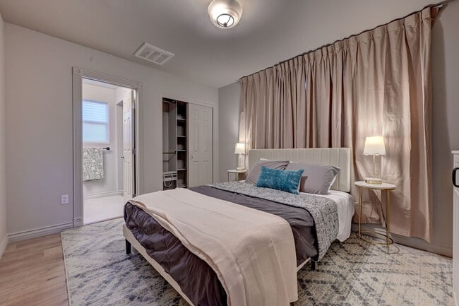 Building Photo - Spacious Summerlin Home Featuring Casita a...