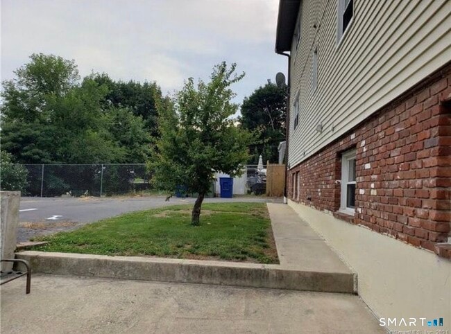 Building Photo - 12 Hilltop Ave