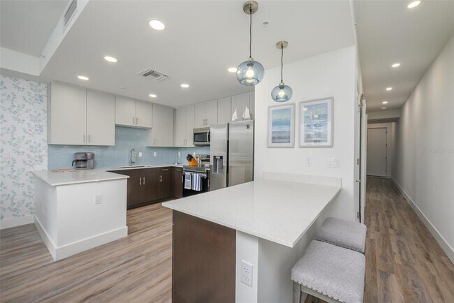 Building Photo - 1703 N Tamiami Trl