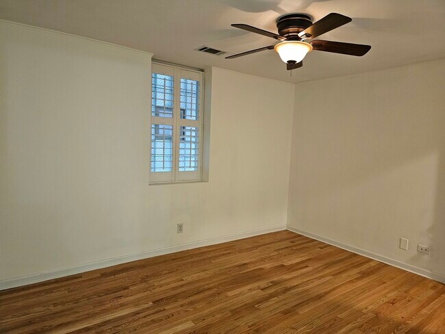 Building Photo - 1234 N Dearborn St