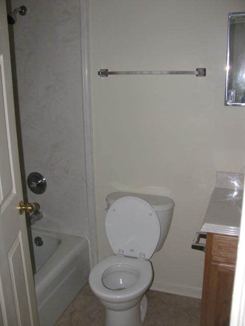 Building Photo - 2005 Glenhaven St