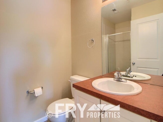 Building Photo - Multi-Level Townhome in the Heart of Belmar