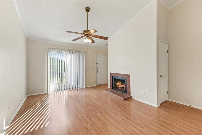Primary Photo - 7144 N Holiday Dr