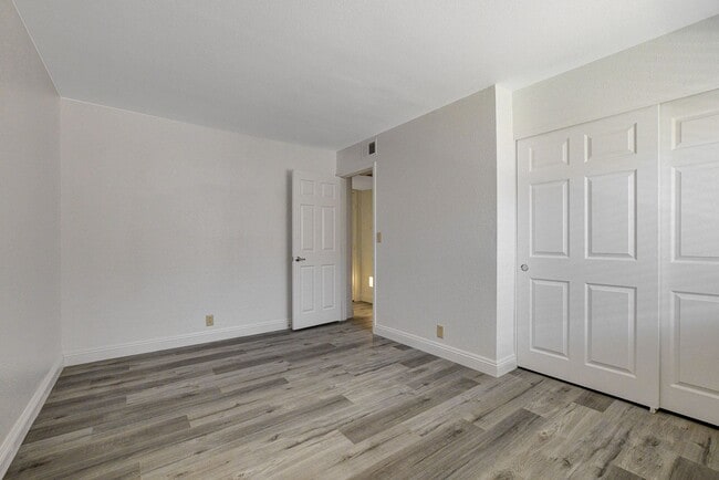 Building Photo - SINGLE BEDROOM CONDO IN GUARD GATED COMMUN...
