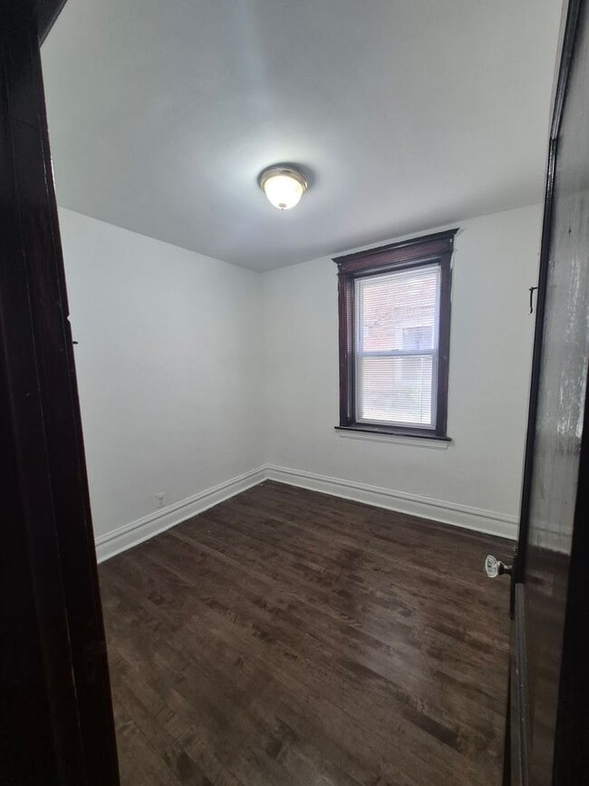 Building Photo - 2813 S Lawndale Ave