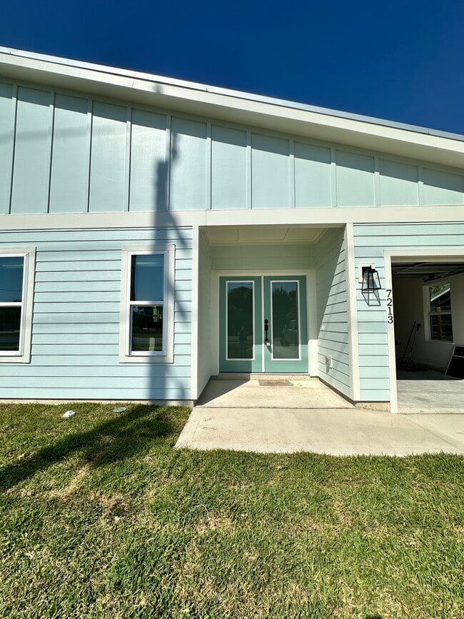 Building Photo - 1A A St