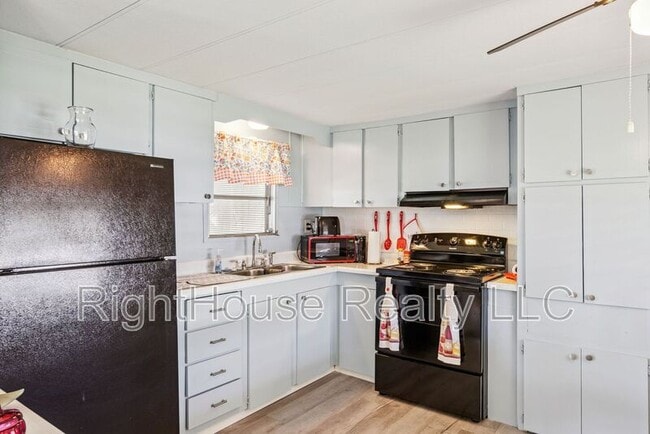 Building Photo - 77 Wildwood Ln