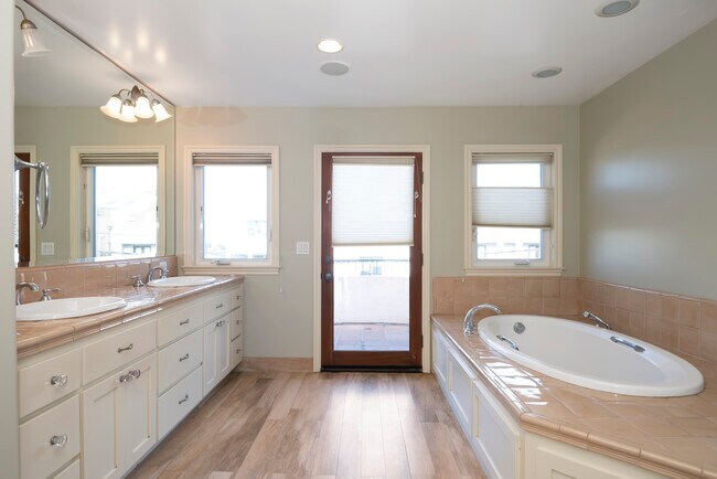 Primary Bath with Large Tub - 620 13th St