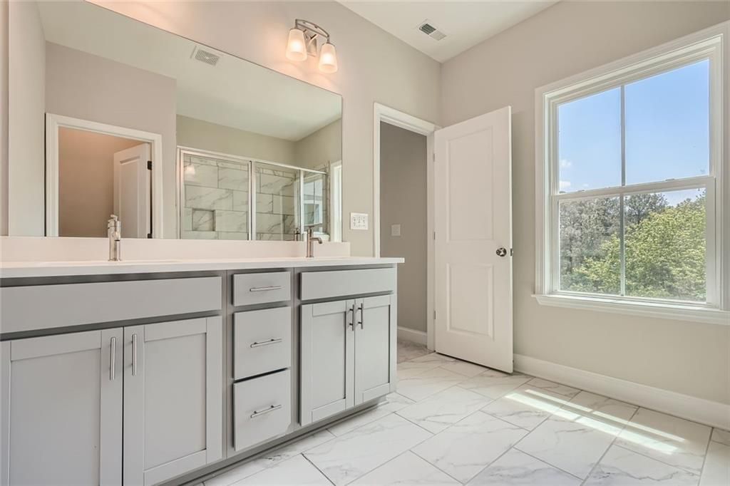 Building Photo - 461 Stagecoach Bnd SE