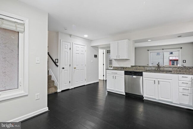 Building Photo - 9473 Clocktower Ln