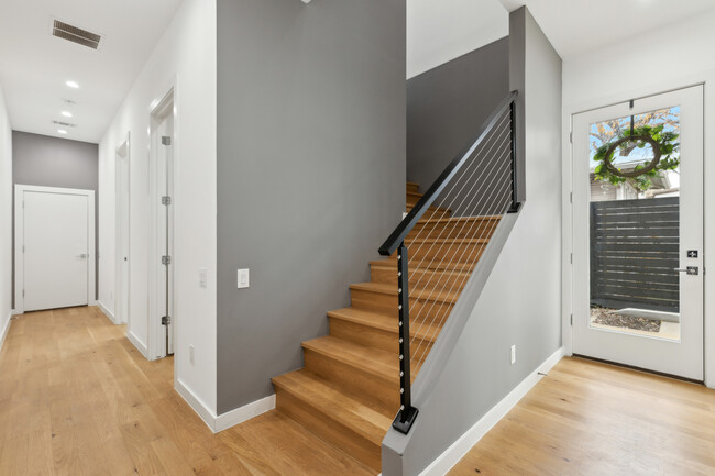Building Photo - 2724 Hondo Ave