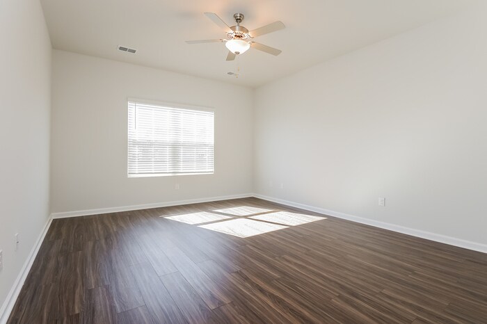 Building Photo - 107 Percheron Dr