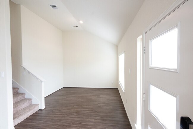 Building Photo - 216 N Lynx Trail