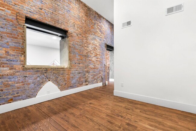 Building Photo - 380 Montgomery St