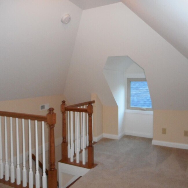 Building Photo - 447 Taylor Ave