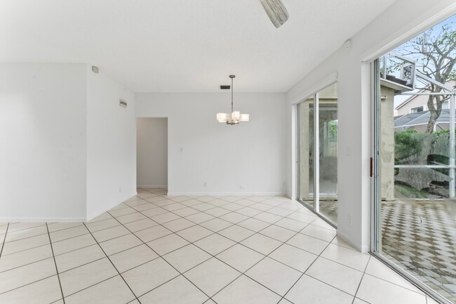 Building Photo - 11447 NW 48th Ct