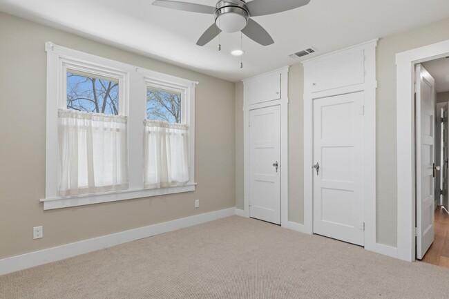 Building Photo - 103 W Centre St