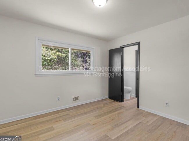 Building Photo - 3548 Meadowview Ct