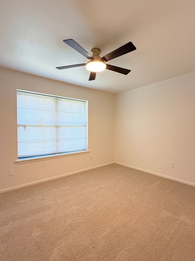 Building Photo - Beautiful 4 Bedroom 1.5 Bath - City View ISD