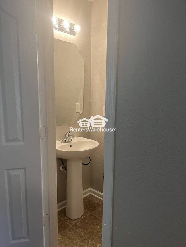 Building Photo - Welcome to this recently updated charming 3 bedroom, 2.5 bathroom home located in desirable Coventry