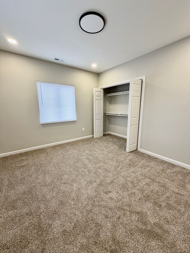 Building Photo - Central Wichita 2 Bedroom