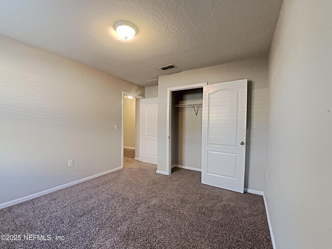 Building Photo - 2171 Pebble Point Dr