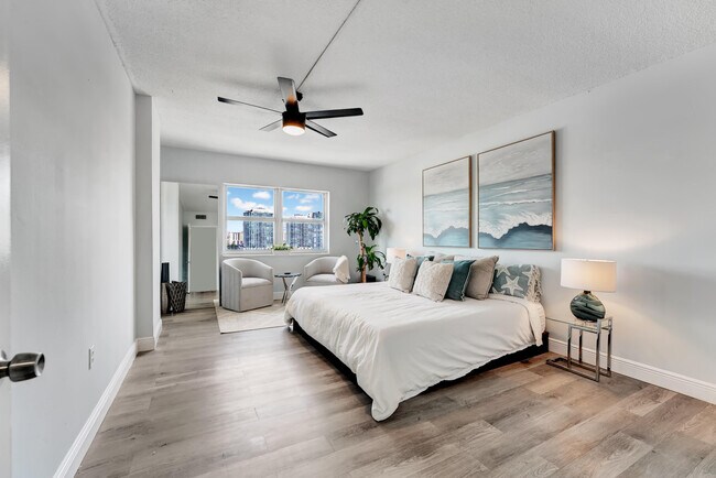 Building Photo - 400 Kings Point Dr