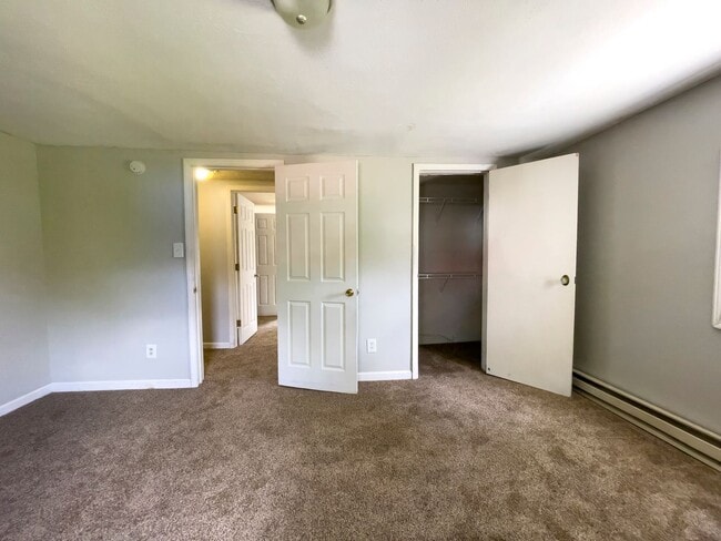 Building Photo - Spacious Three Bedroom Two Bath Home