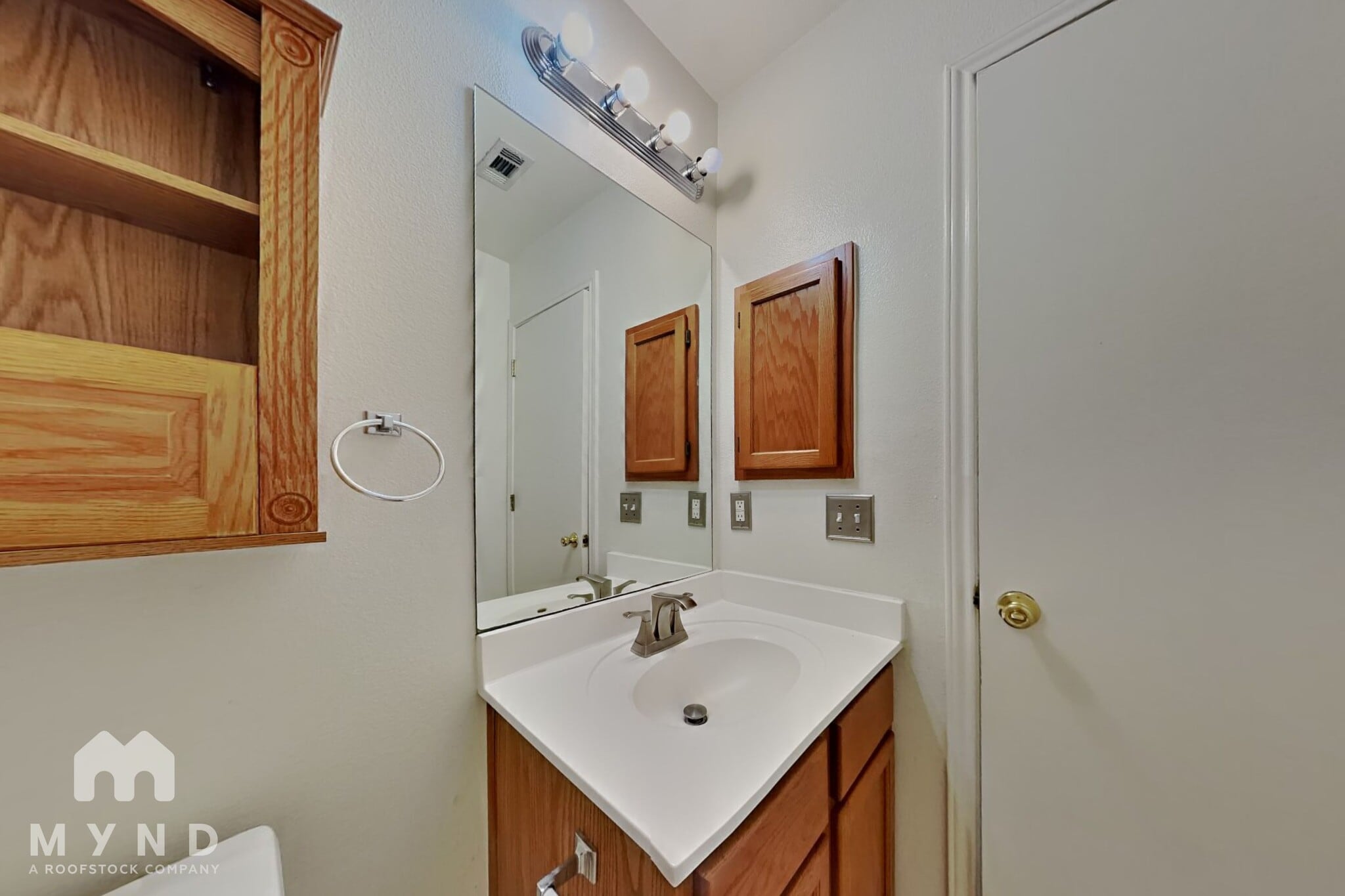 Building Photo - 4611 Echo Lake Dr