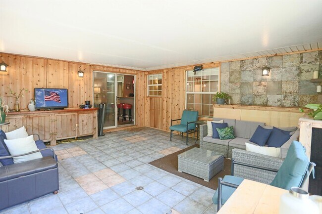 Building Photo - 205 Gerona Rd