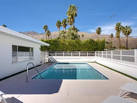 Building Photo - 975 E Camino Parocela